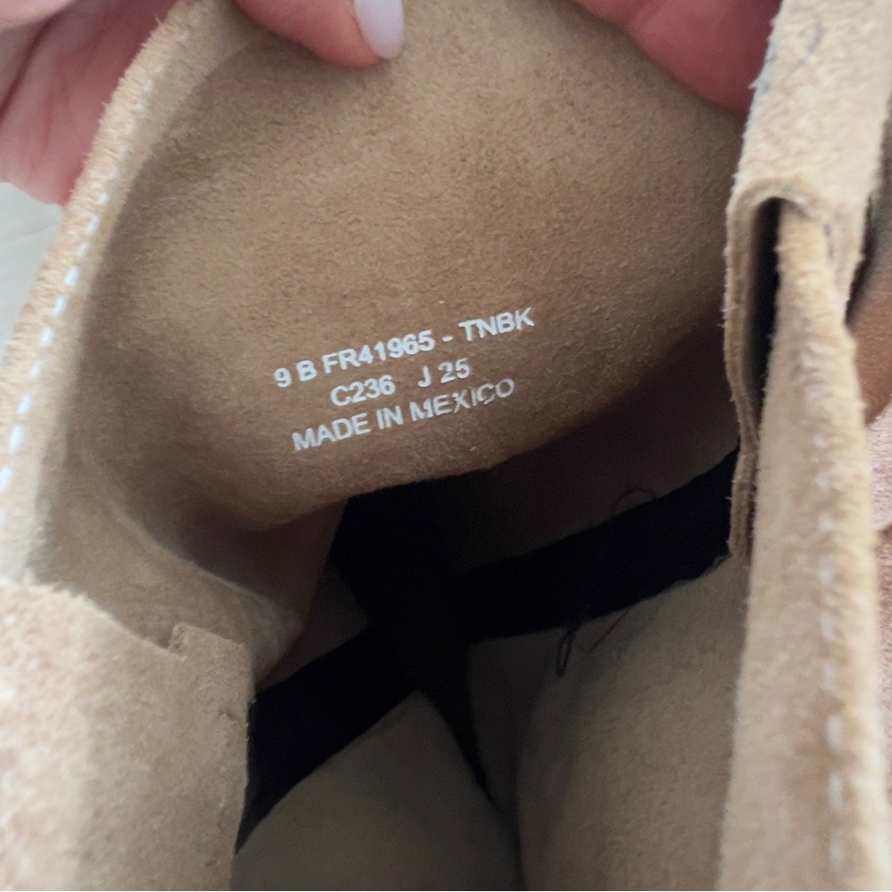 NWOB Frye Campus 12R Suede Leather Boots in Tan Buck - Picture 9 of 9